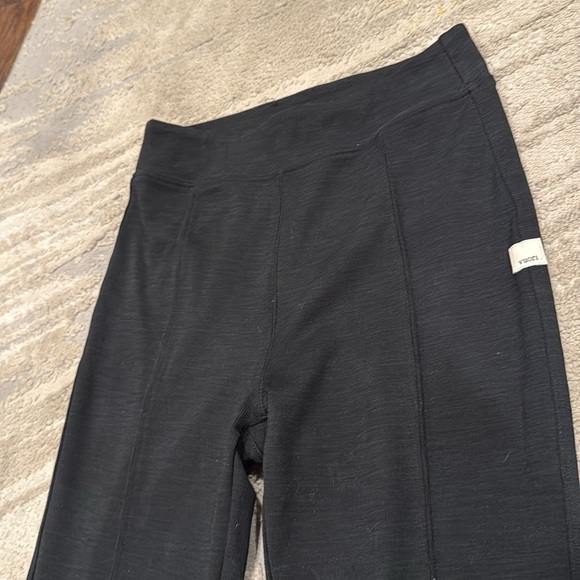 Vuori lux ribbed spilt hem bootcut pants size XS black in EUC - Picture 5 of 11